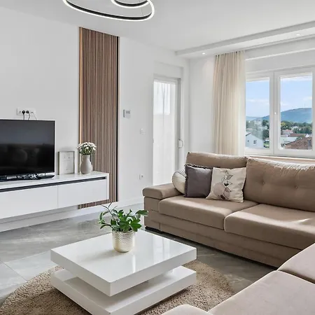 Gloria: Stylish 5-bedroom Retreat With Private Pool And Stunning Valley Views Villa Zmijavci