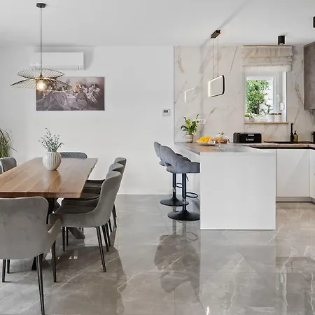 Gloria: Stylish 5-bedroom Retreat With Private Pool And Stunning Valley Views Villa *