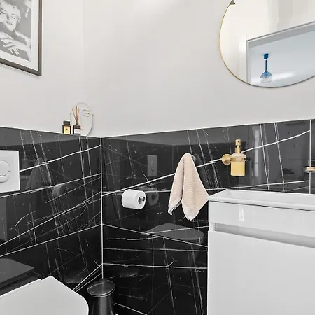 Gloria: Stylish 5-bedroom Retreat With Private Pool And Stunning Valley Views * Zmijavci