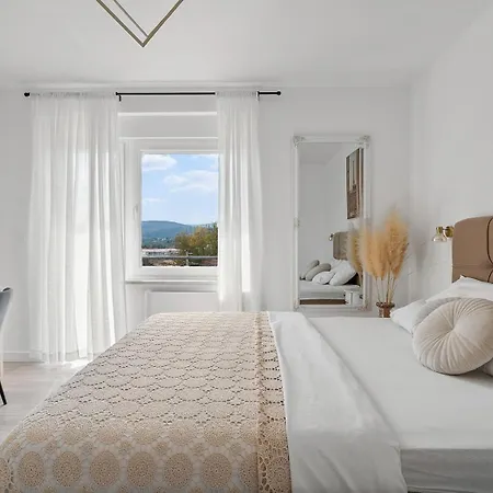 Villa Gloria: Stylish 5-bedroom Retreat With Private Pool And Stunning Valley Views *