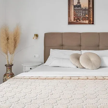 Gloria: Stylish 5-bedroom Retreat With Private Pool And Stunning Valley Views