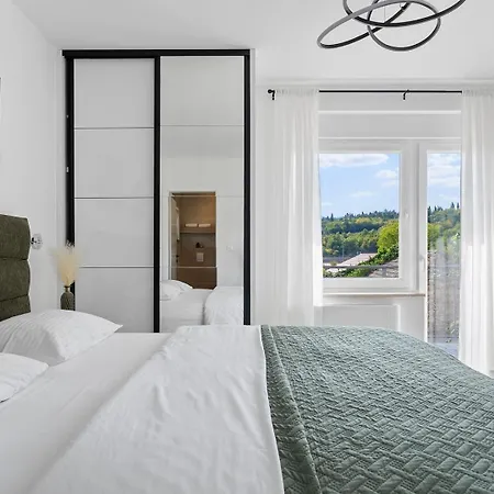 Gloria: Stylish 5-bedroom Retreat With Private Pool And Stunning Valley Views Villa