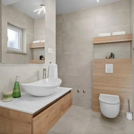 Gloria: Stylish 5-bedroom Retreat With Private Pool And Stunning Valley Views *