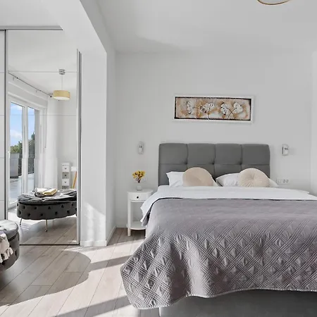 Villa Gloria: Stylish 5-bedroom Retreat With Private Pool And Stunning Valley Views Zmijavci