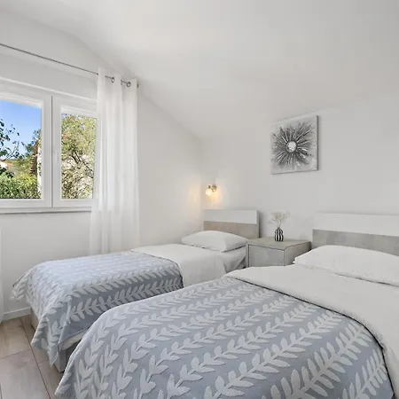 Villa Gloria: Stylish 5-bedroom Retreat With Private Pool And Stunning Valley Views