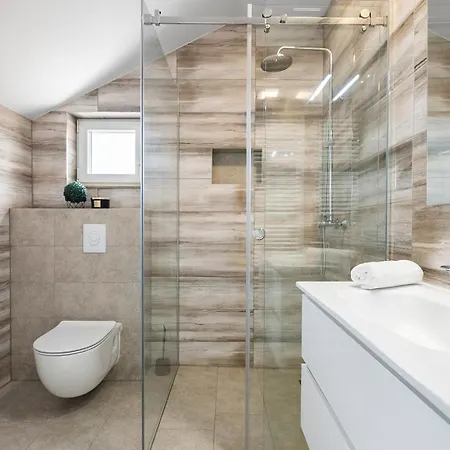 Gloria: Stylish 5-bedroom Retreat With Private Pool And Stunning Valley Views *