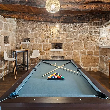 Gloria: Stylish 5-bedroom Retreat With Private Pool And Stunning Valley Views *