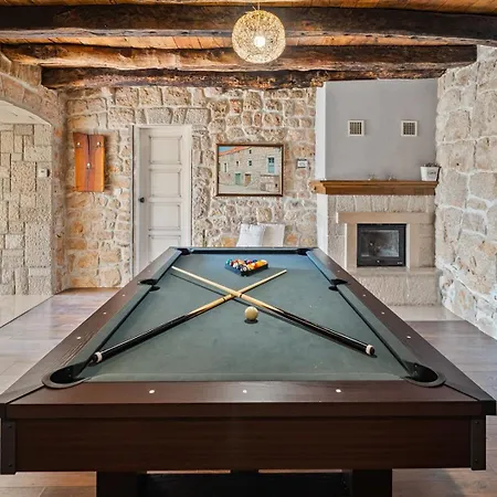 Gloria: Stylish 5-bedroom Retreat With Private Pool And Stunning Valley Views Villa Zmijavci