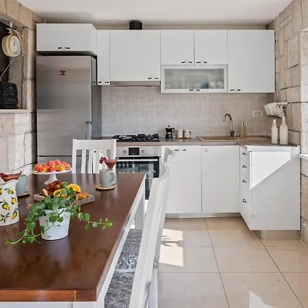 Villa Gloria: Stylish 5-bedroom Retreat With Private Pool And Stunning Valley Views