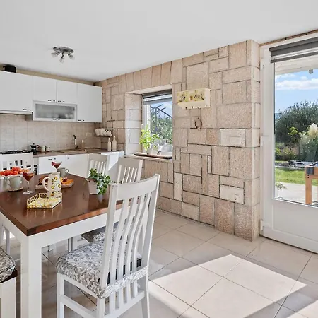 Gloria: Stylish 5-bedroom Retreat With Private Pool And Stunning Valley Views Villa *