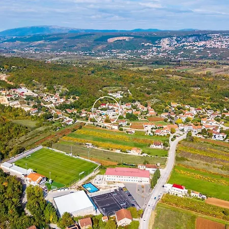 Gloria: Stylish 5-bedroom Retreat With Private Pool And Stunning Valley Views Zmijavci