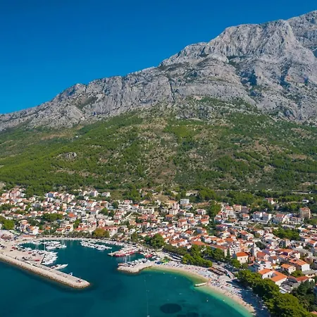 Gloria: Stylish 5-bedroom Retreat With Private Pool And Stunning Valley Views Zmijavci